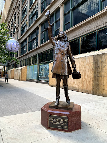 Mary Tyler Moore Statue Minneapolis Minnesota