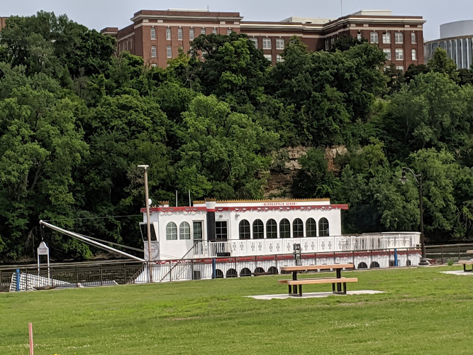 Paradise Charter Cruises & Minneapolis Queen Minneapolis Minnesota