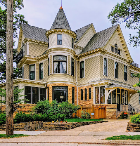 Mary Tyler Moore House Minneapolis Minnesota